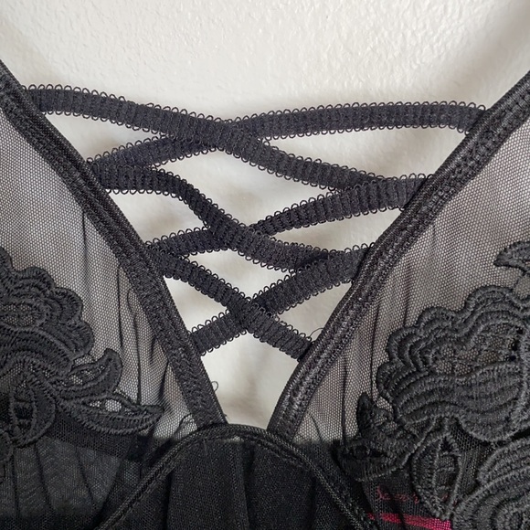 NEW W/ TAGS Two Piece Floral Embroidered Mesh Babydoll and Open Back Panty Set - Picture 7 of 9